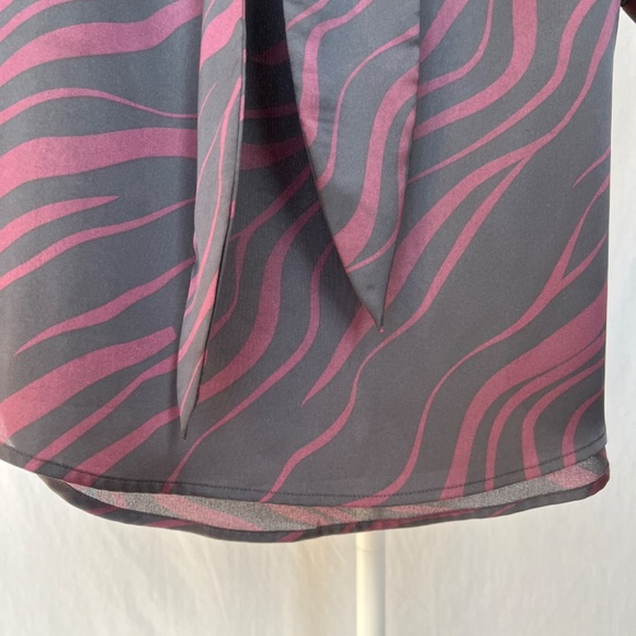 Simons Contemporaine (S) tie-neck short sleeve top in black & burgundy, EUC. - Picture 5 of 13